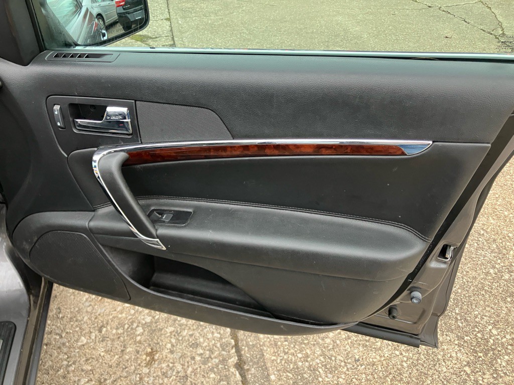2011 Lincoln MKZ Image 23