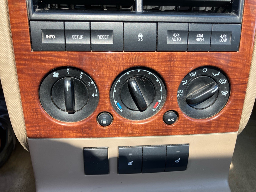 2010 Ford Explorer Image 16