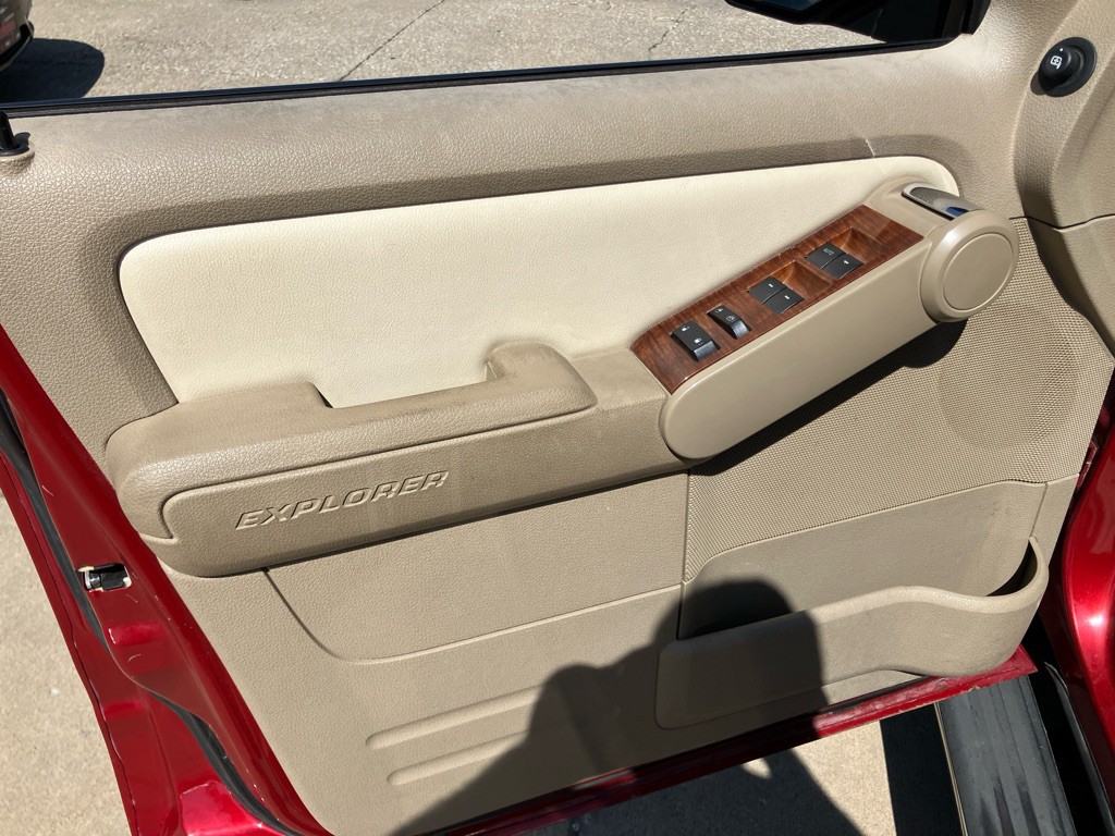 2010 Ford Explorer Image 17