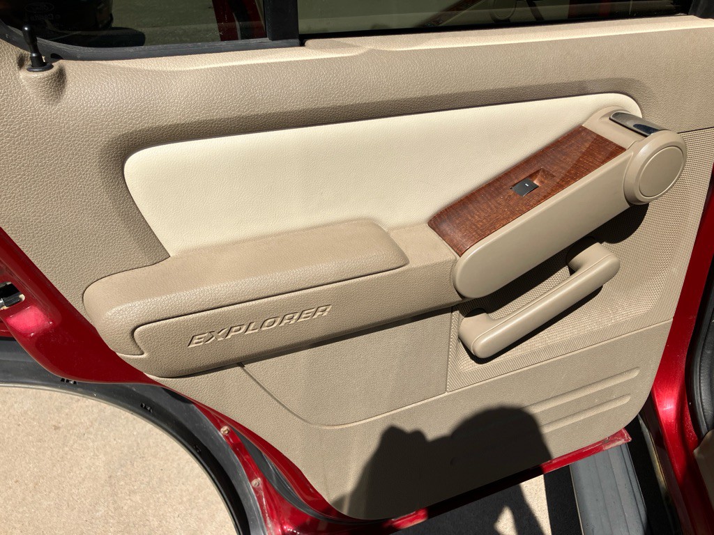 2010 Ford Explorer Image 19