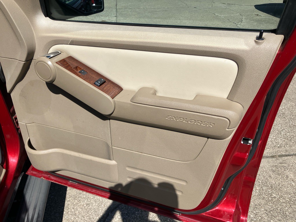 2010 Ford Explorer Image 25