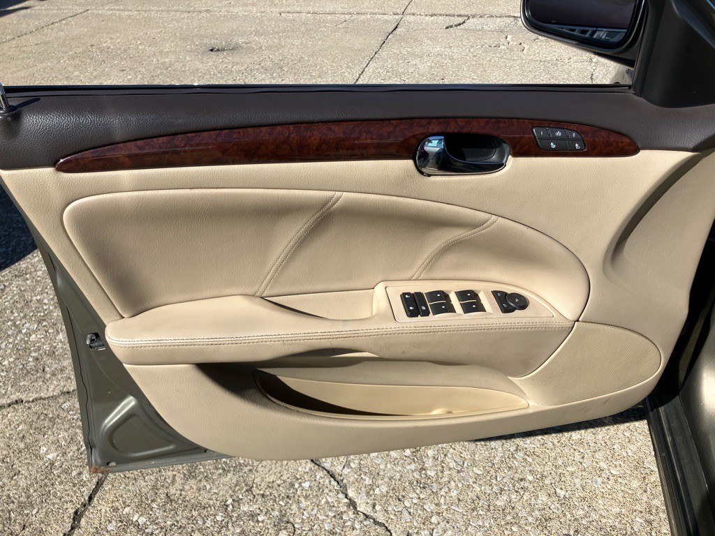 2011 Buick Lucerne Image 16