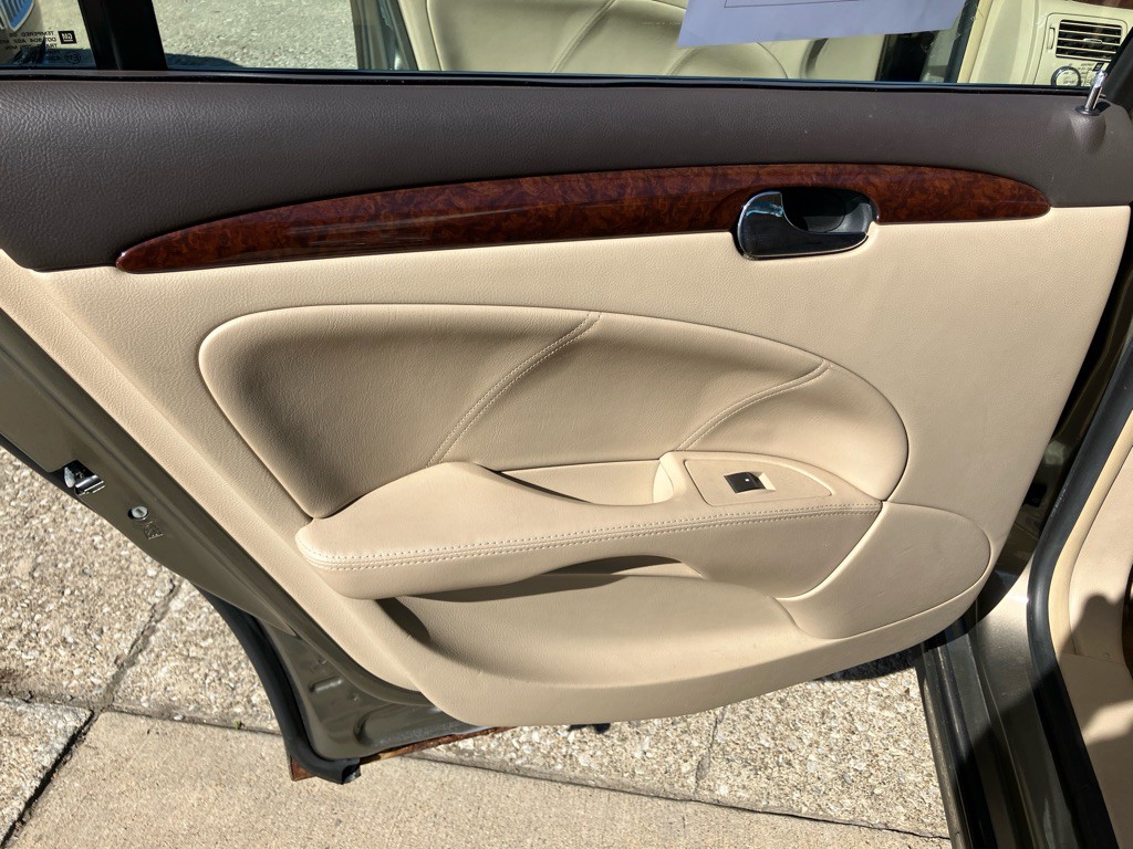 2011 Buick Lucerne Image 18