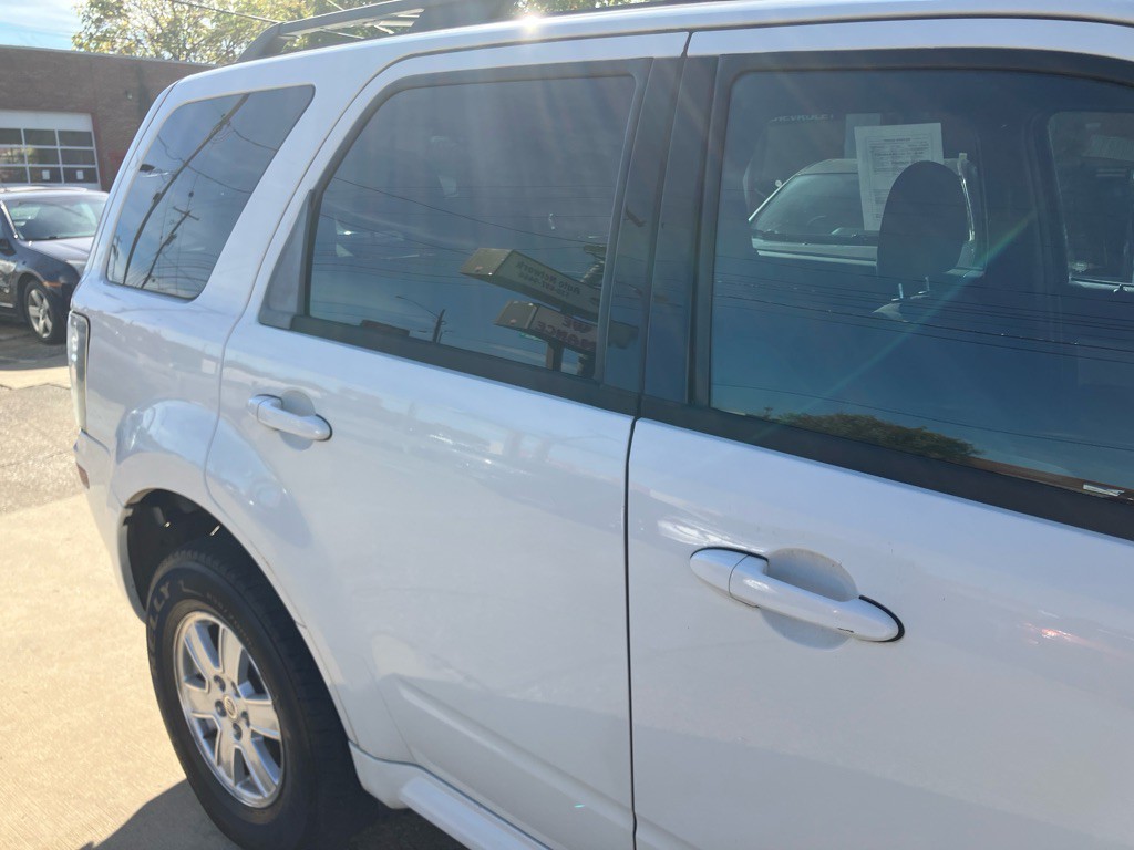 2009 Mercury Mariner Image 10