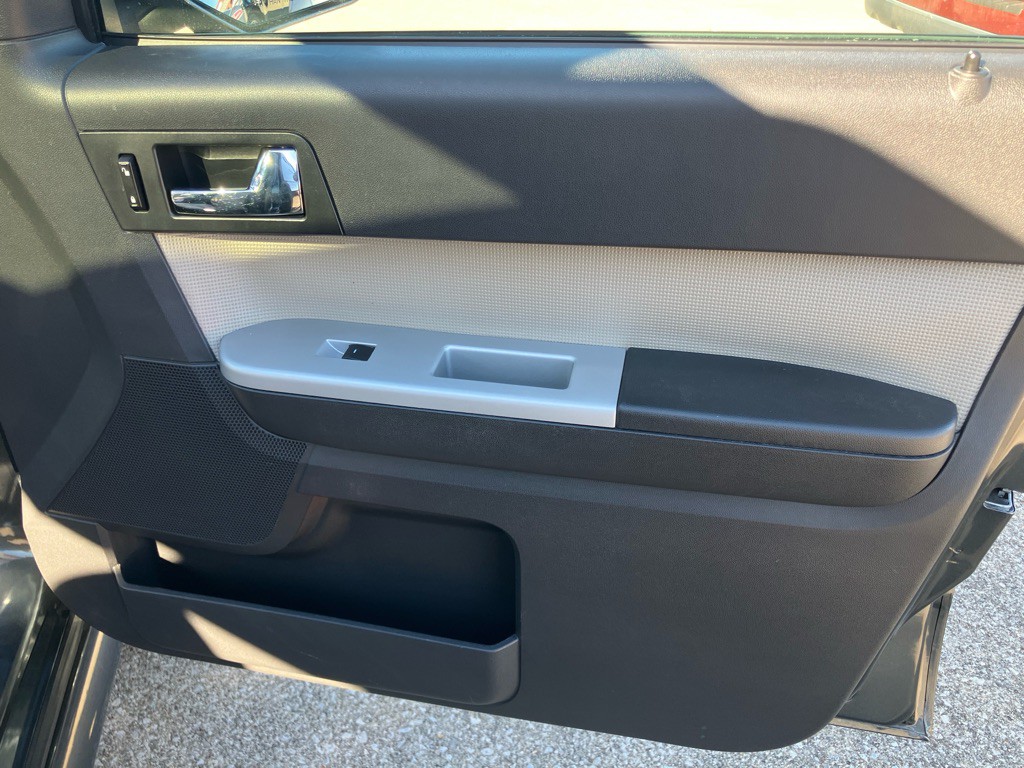 2009 Mercury Mariner Image 23