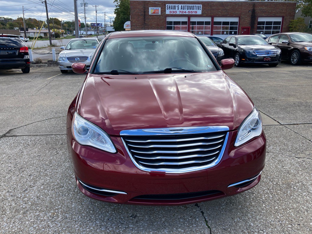 2012 Chrysler 200 Image 2