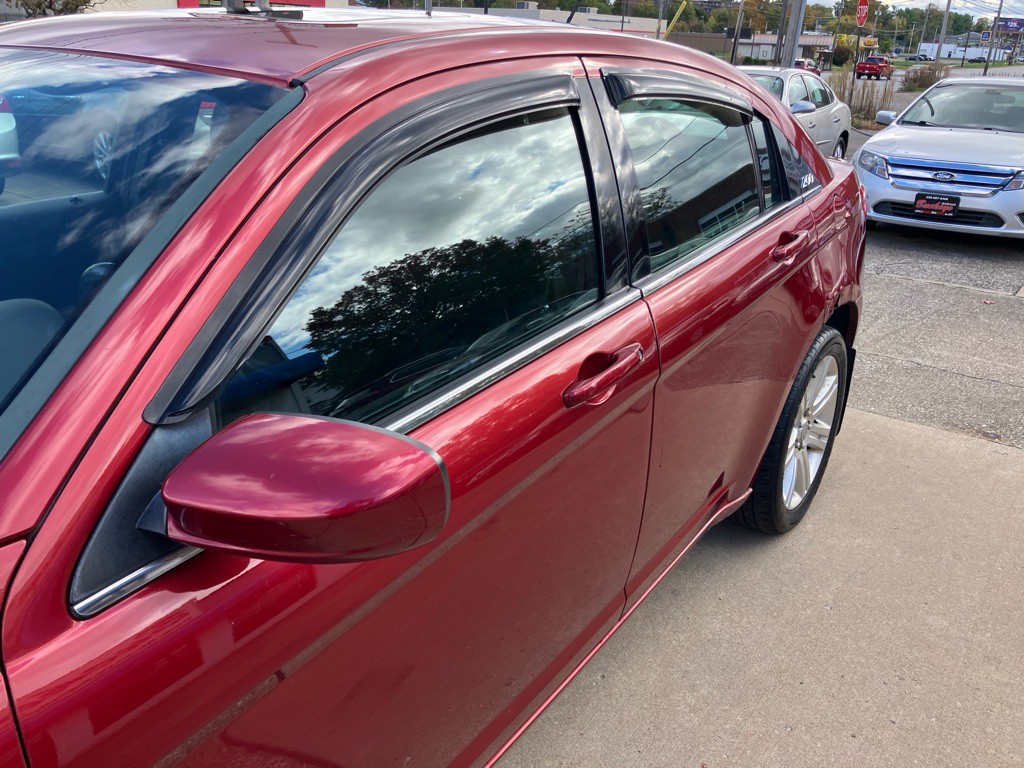 2012 Chrysler 200 Image 4