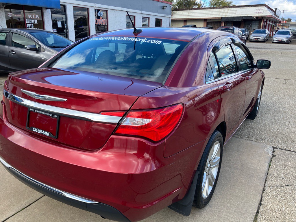 2012 Chrysler 200 Image 8