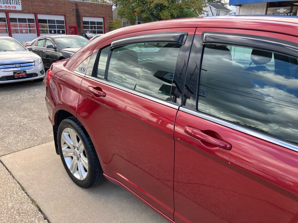 2012 Chrysler 200 Image 10