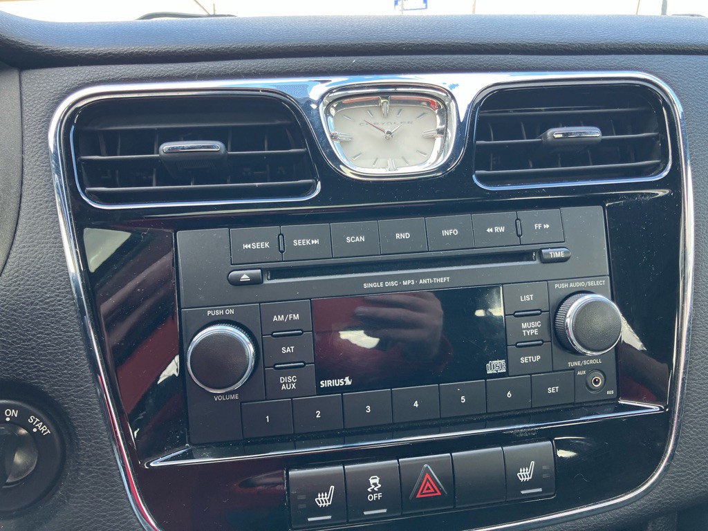 2012 Chrysler 200 Image 15