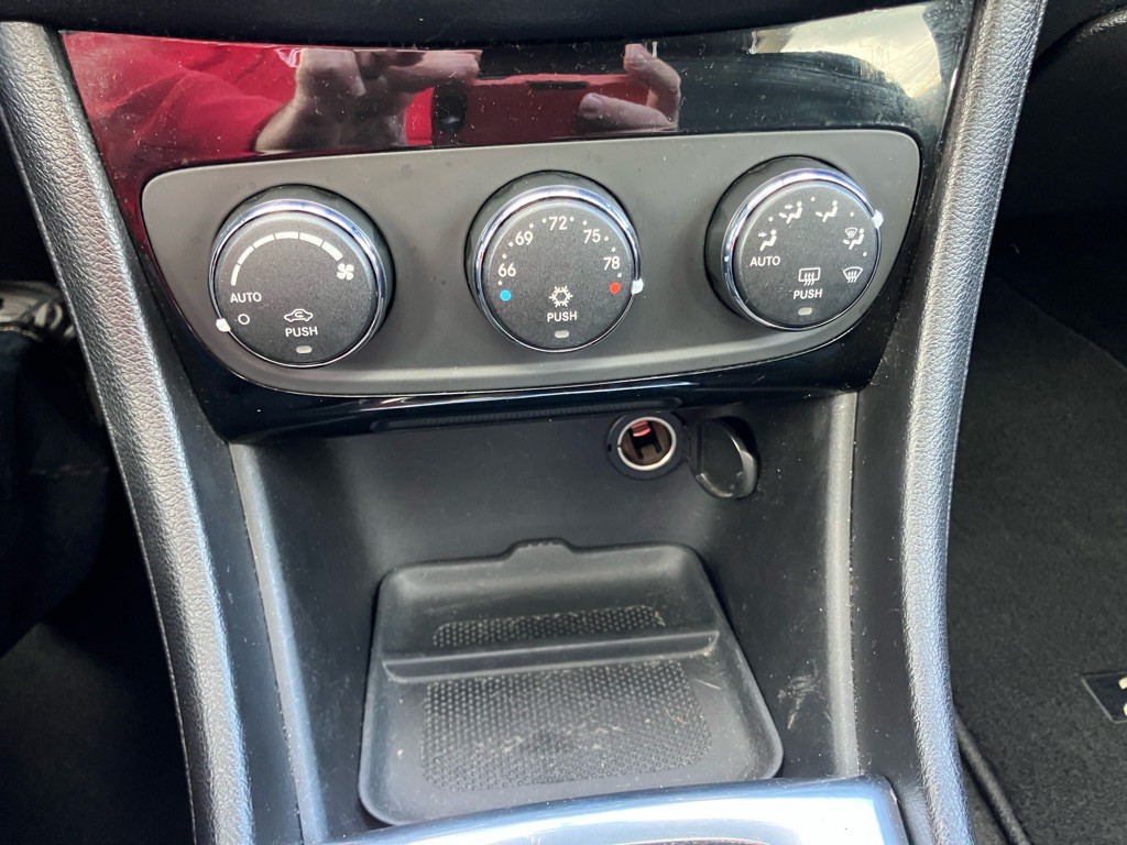 2012 Chrysler 200 Image 16