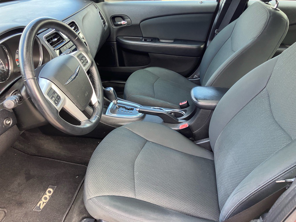 2012 Chrysler 200 Image 18