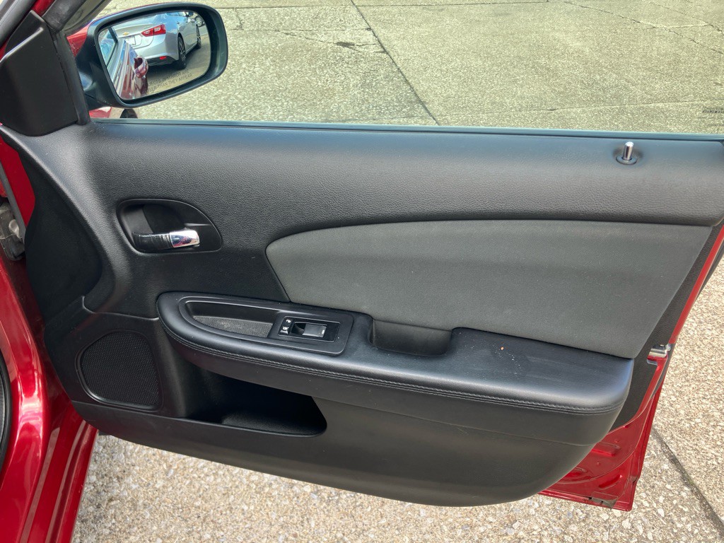 2012 Chrysler 200 Image 23