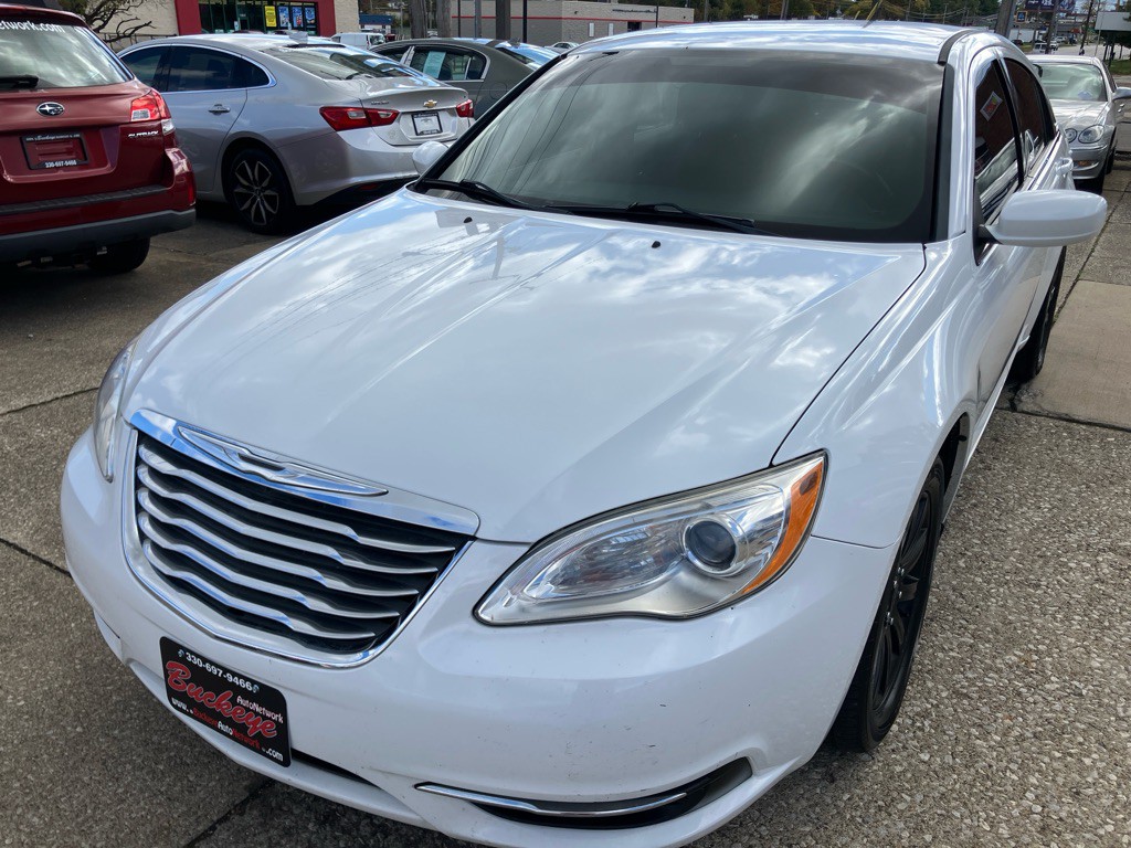 2012 Chrysler 200 Image 3