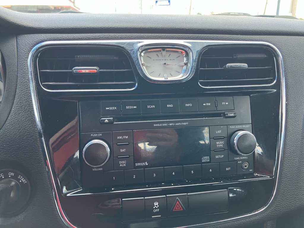 2012 Chrysler 200 Image 14