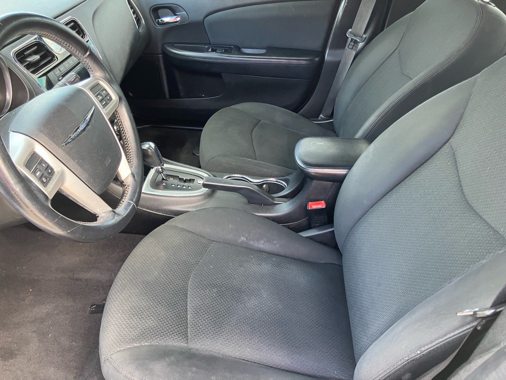 2012 Chrysler 200 Image 17