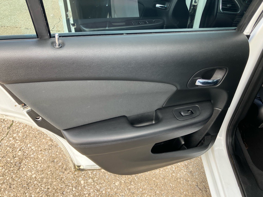 2012 Chrysler 200 Image 18