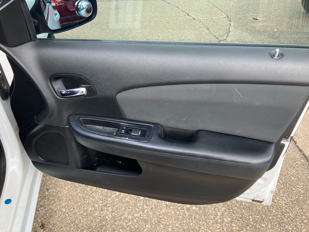 2012 Chrysler 200 Image 22