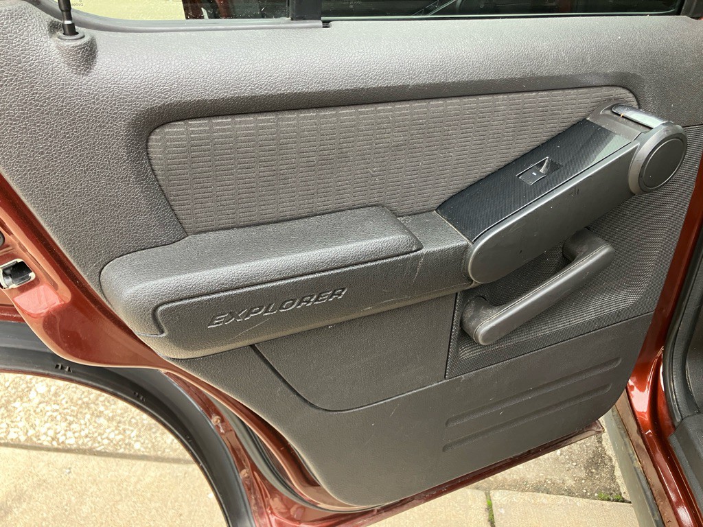 2010 Ford Explorer Image 18