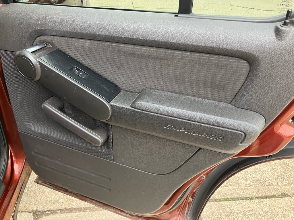 2010 Ford Explorer Image 20