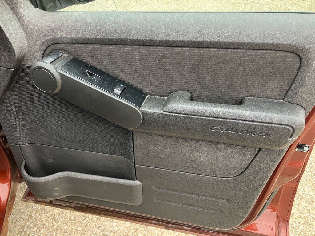 2010 Ford Explorer Image 22
