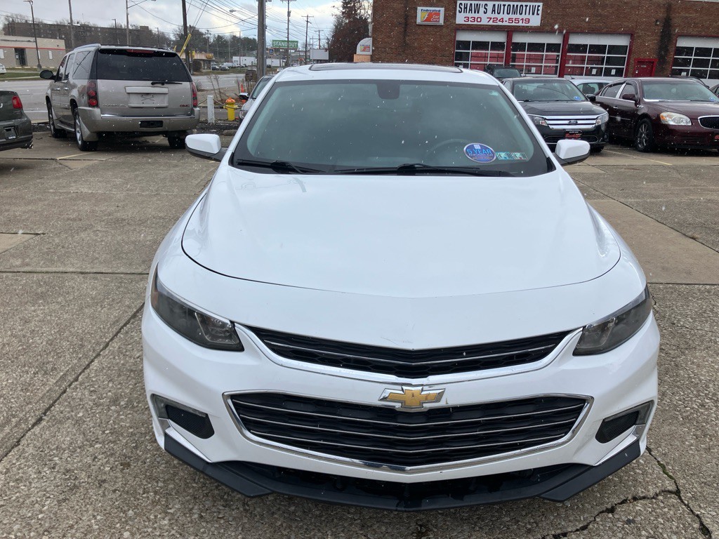 2016 Chevrolet Malibu Image 2
