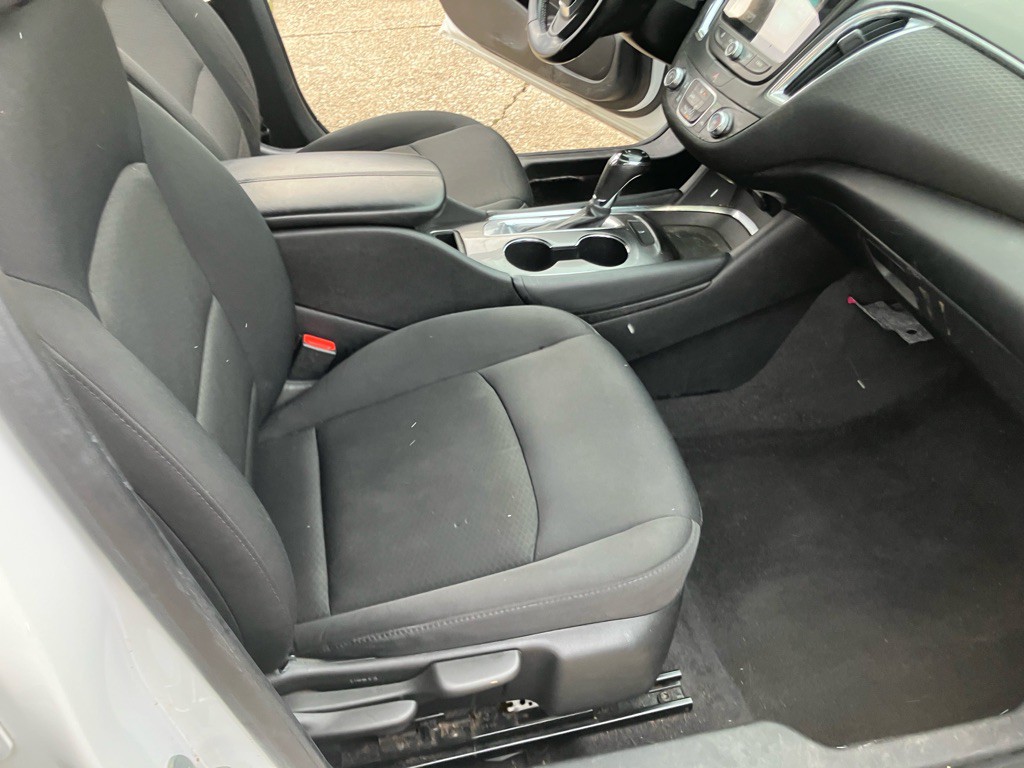 2016 Chevrolet Malibu Image 24