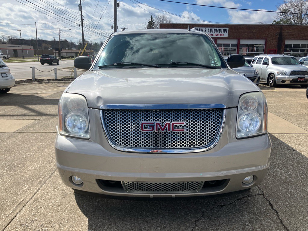 2007 GMC Yukon Image 2