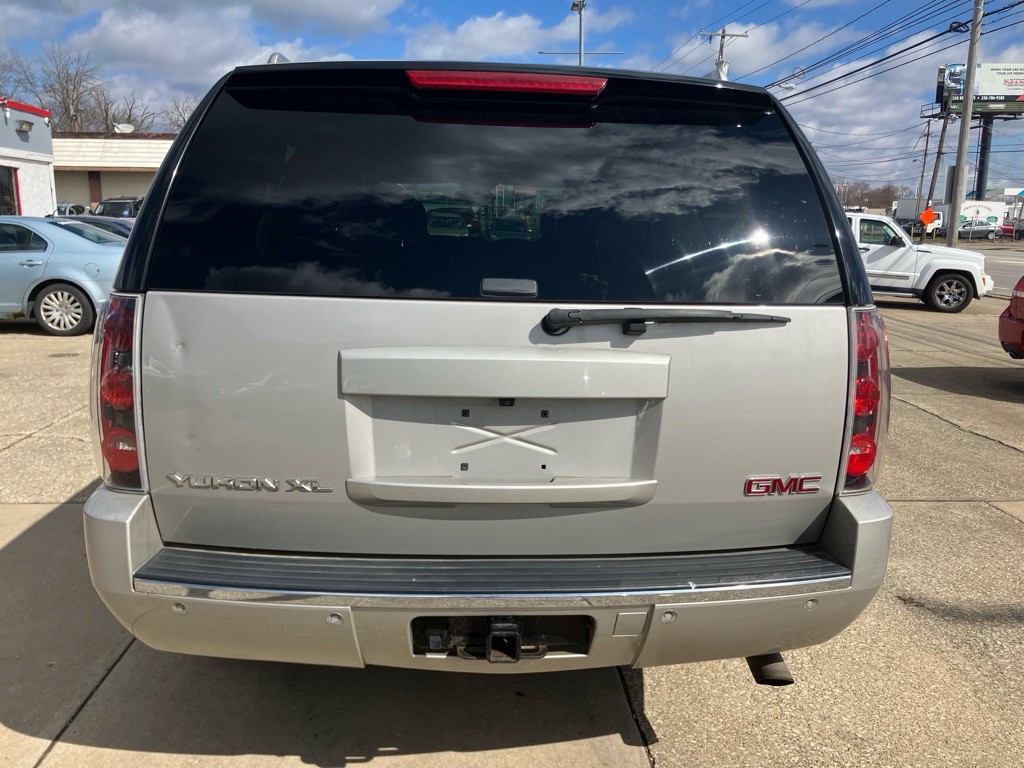 2007 GMC Yukon Image 7
