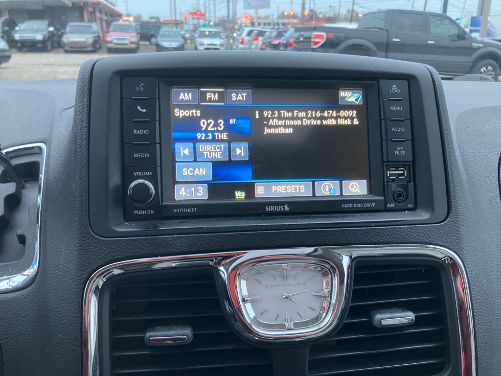 2014 Chrysler Town & Country Image 15