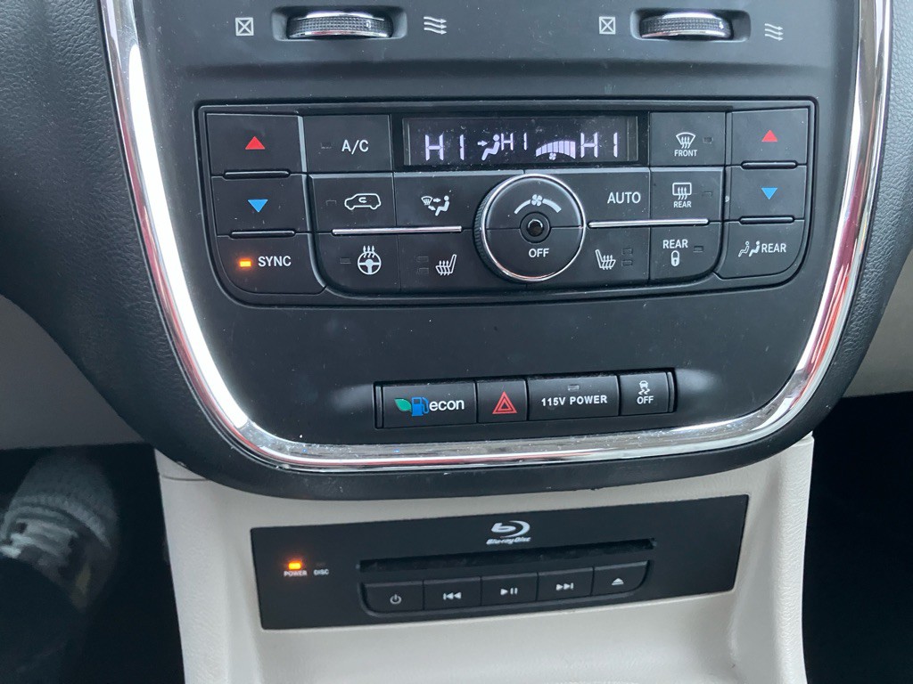 2014 Chrysler Town & Country Image 16