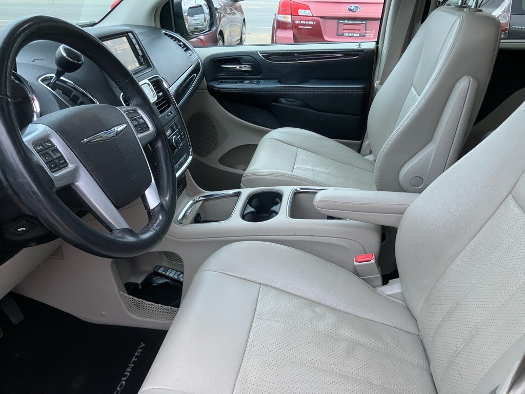 2014 Chrysler Town & Country Image 18