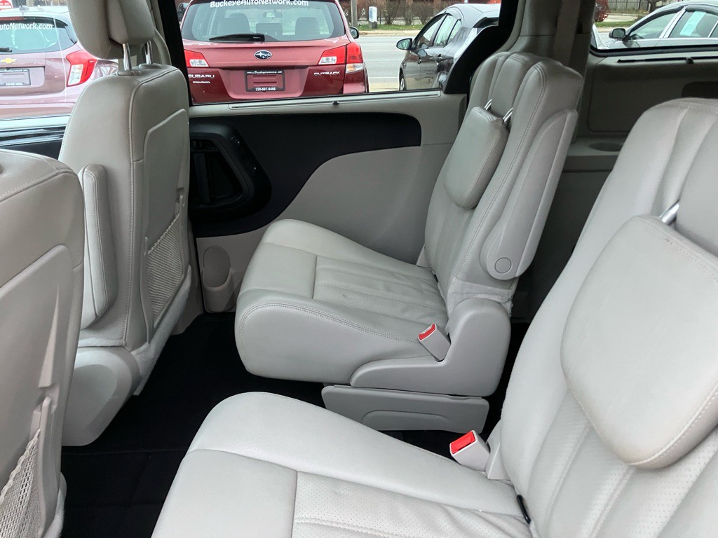 2014 Chrysler Town & Country Image 19