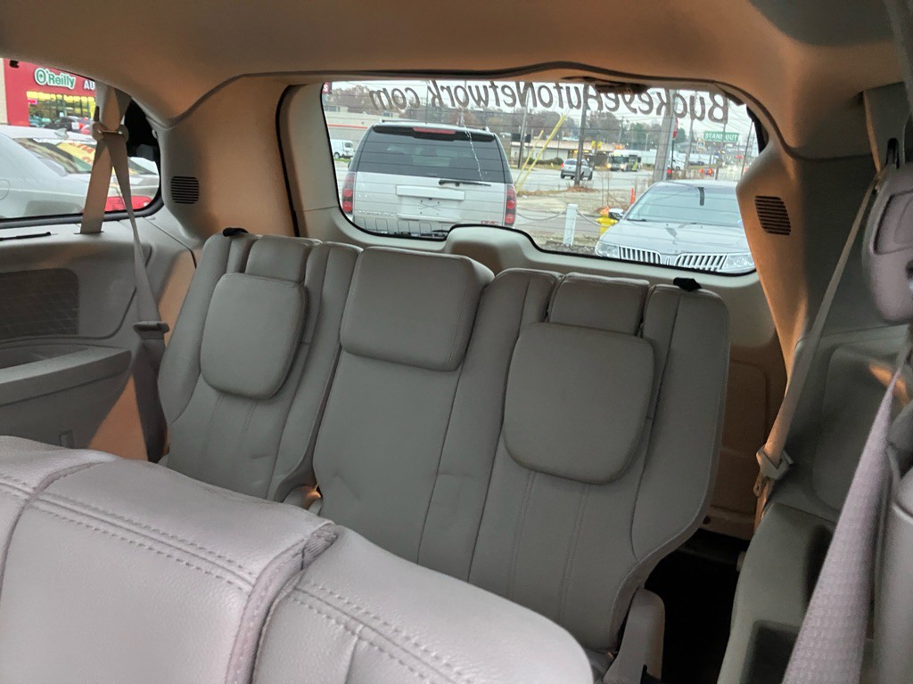 2014 Chrysler Town & Country Image 20