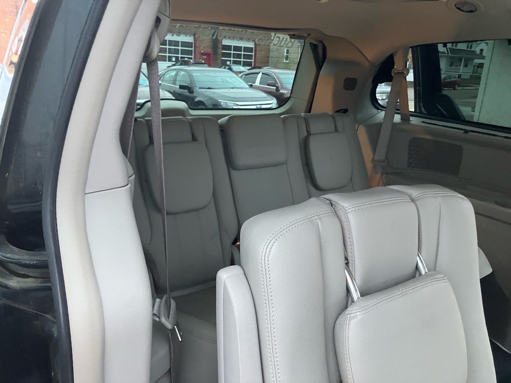 2014 Chrysler Town & Country Image 22
