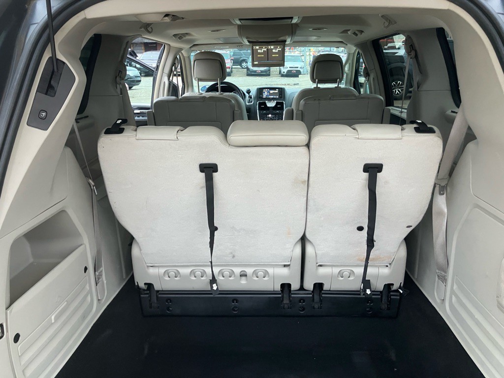 2014 Chrysler Town & Country Image 25