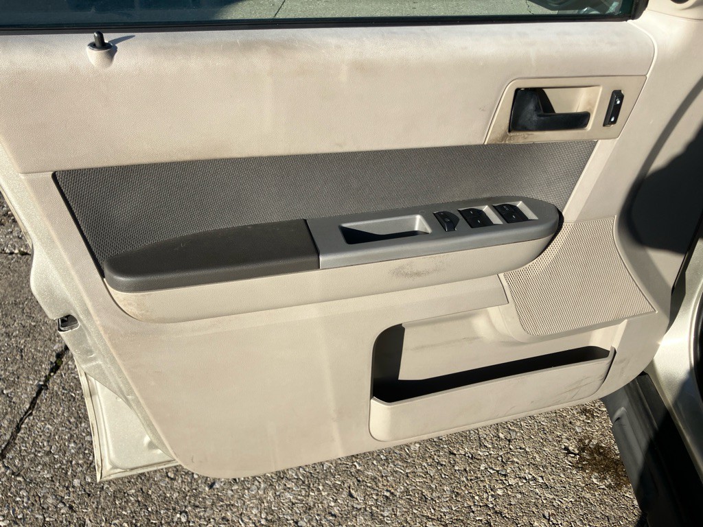 2010 Ford Escape Image 17