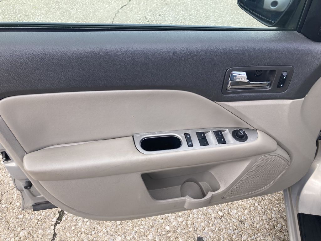 2010 Ford Fusion Image 17