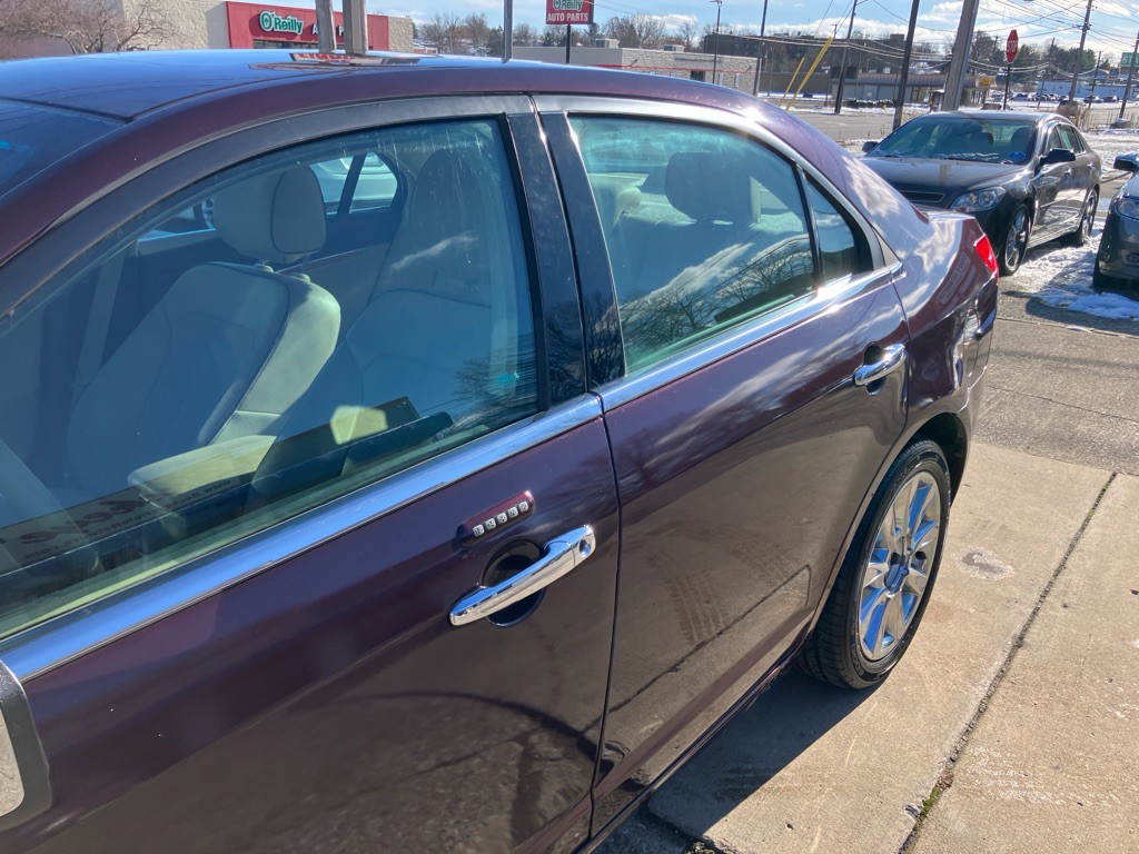 2011 Lincoln MKZ Image 4