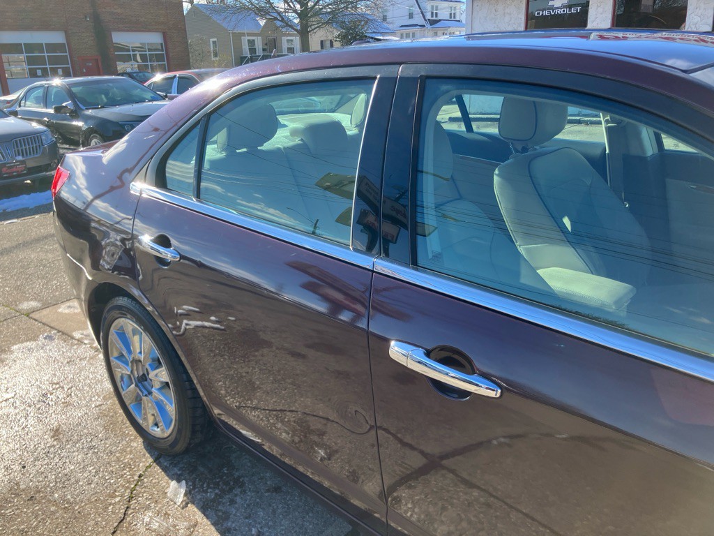 2011 Lincoln MKZ Image 10