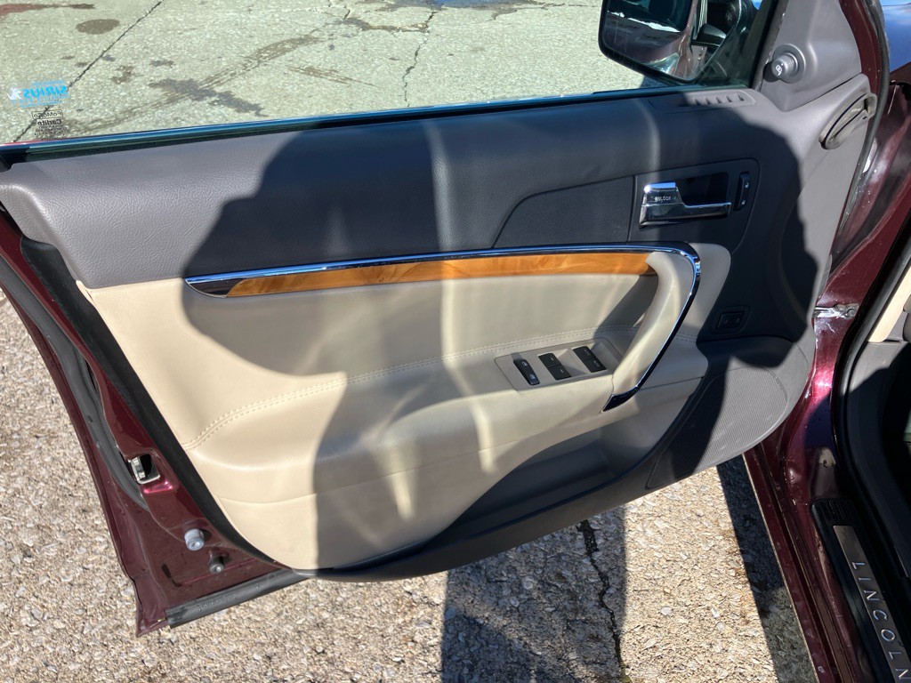 2011 Lincoln MKZ Image 17