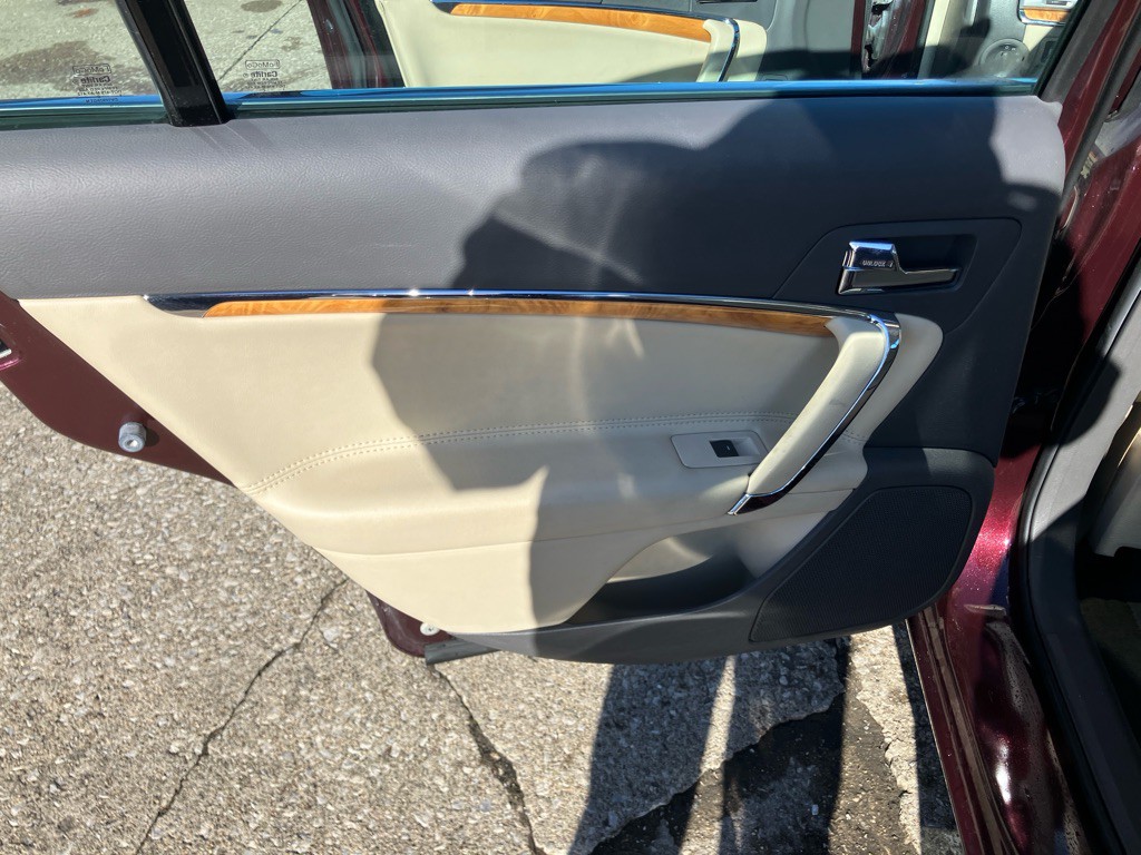 2011 Lincoln MKZ Image 19