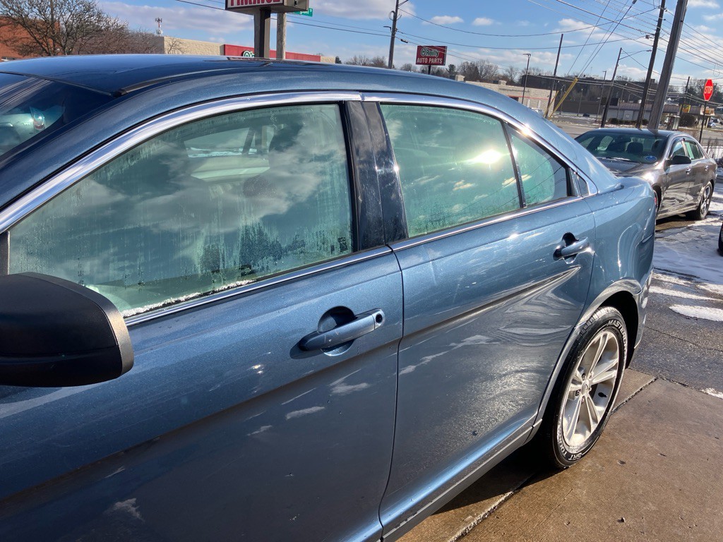 2018 Ford Taurus Image 4
