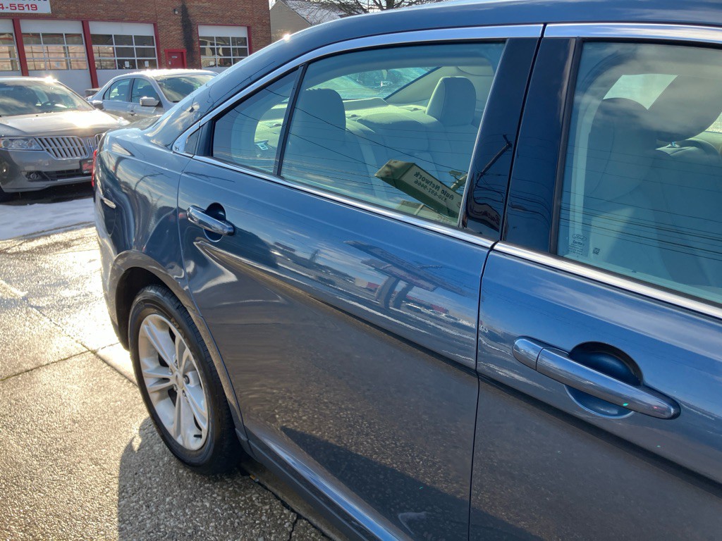 2018 Ford Taurus Image 10