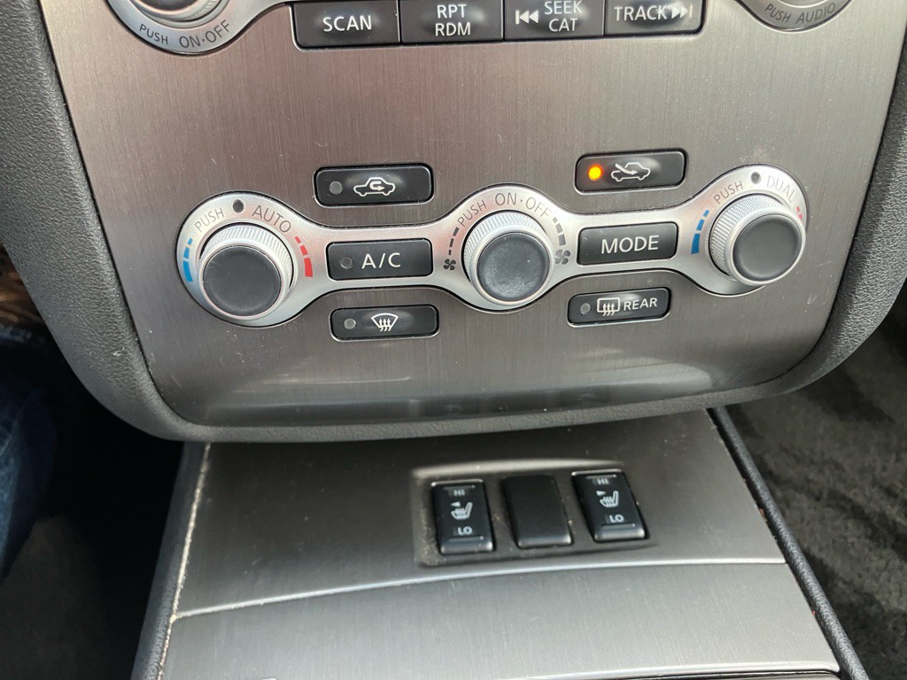 2012 Nissan Maxima Image 16