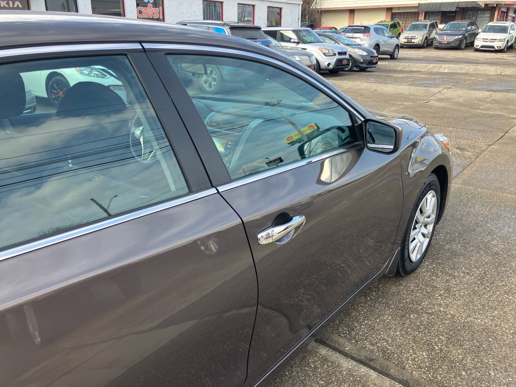 2015 Nissan Altima Image 9