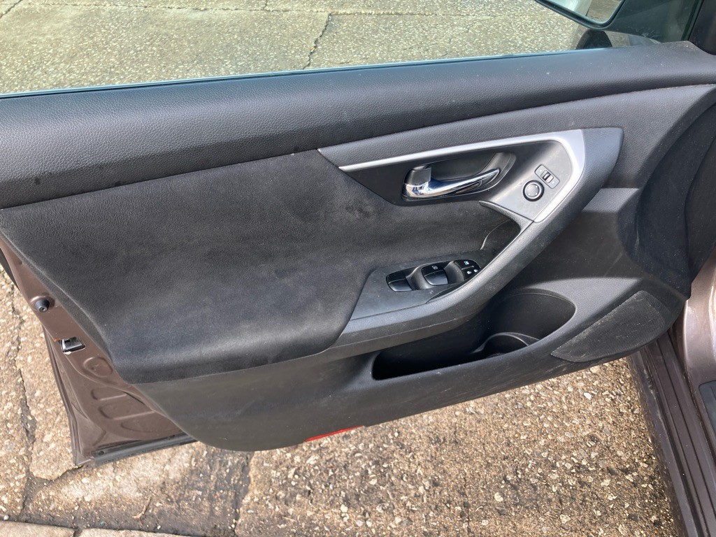 2015 Nissan Altima Image 16