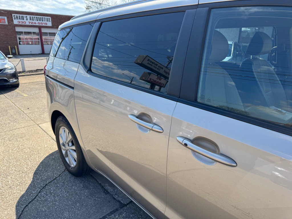 2017 Kia Sedona Image 10