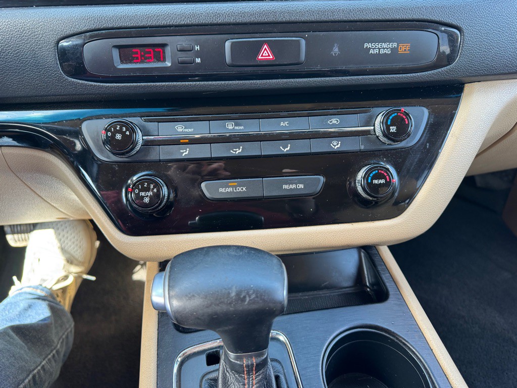 2017 Kia Sedona Image 15