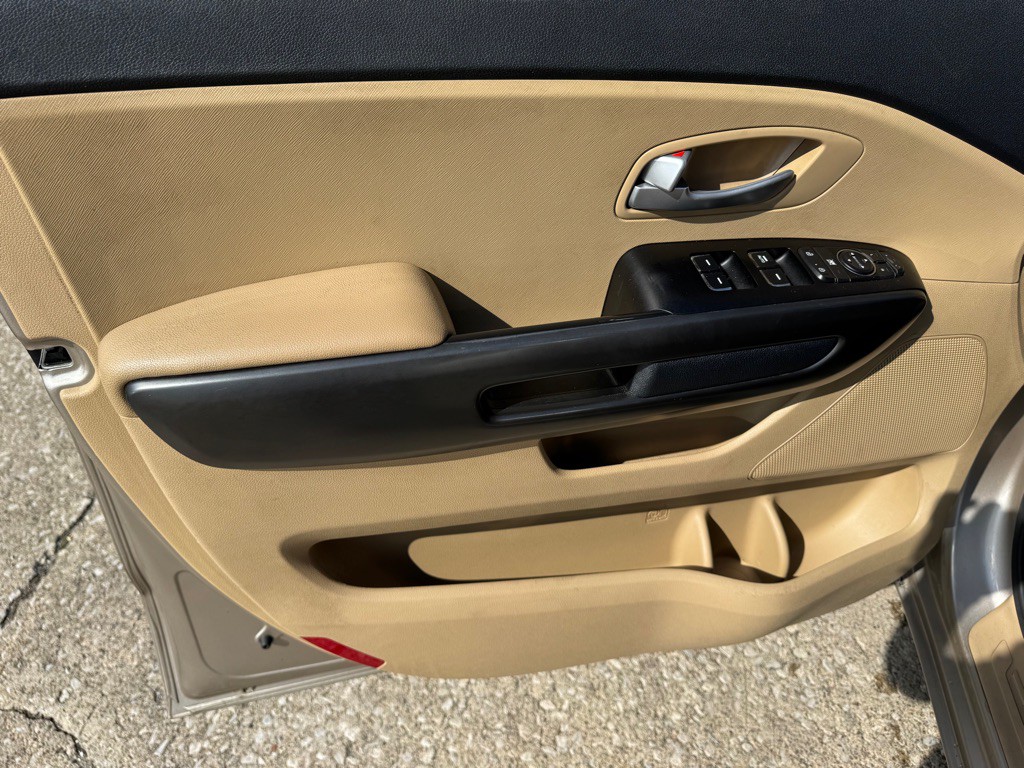 2017 Kia Sedona Image 16